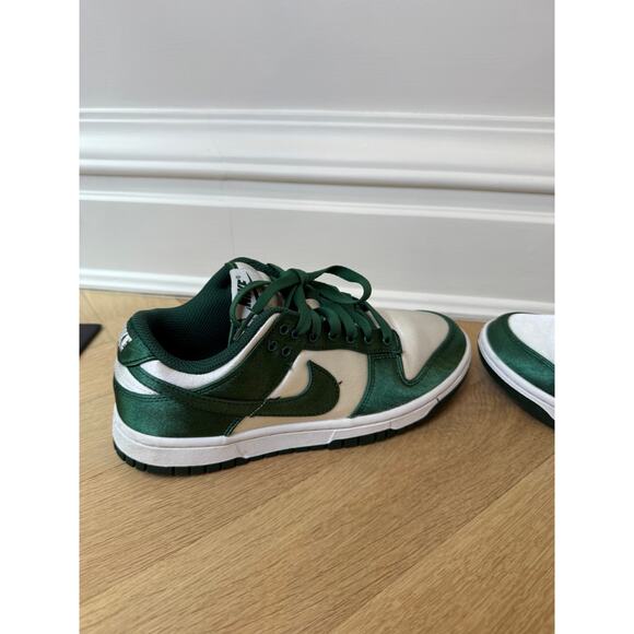 NIKE- Dunk Low Varsity Satin Green and White - US 7 - Picture 9 of 14